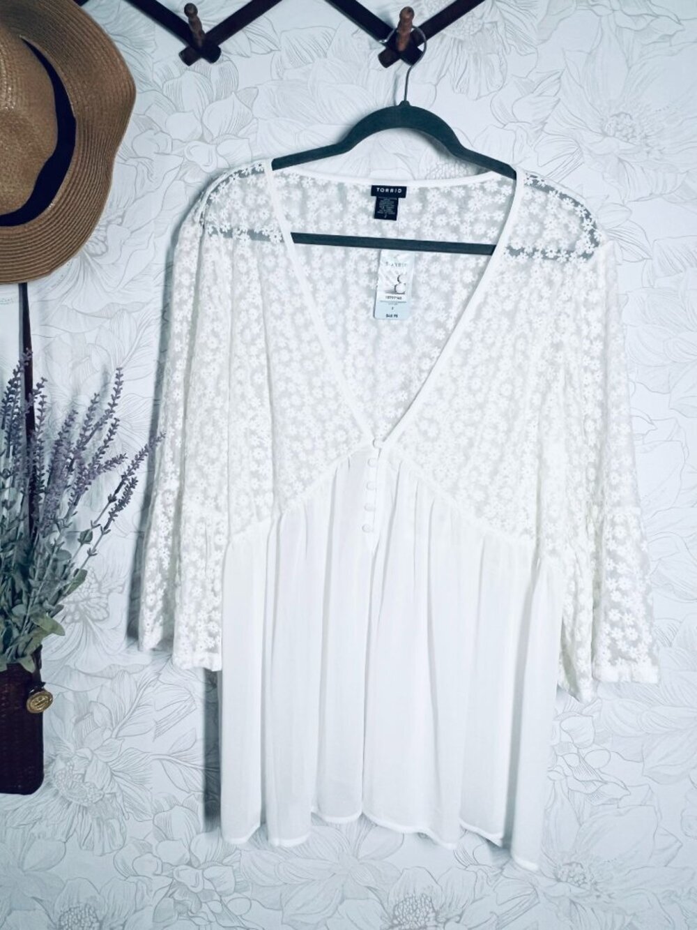 Torrid 2 White Lace Chiffon Shrug Empire Waist Blouse Size 2x